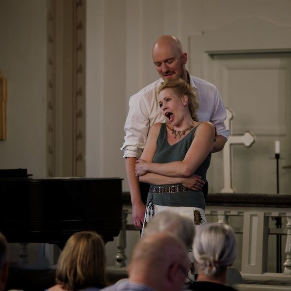 Sopraano Helena Juntunen, baritoni Jussi Vänttinen
